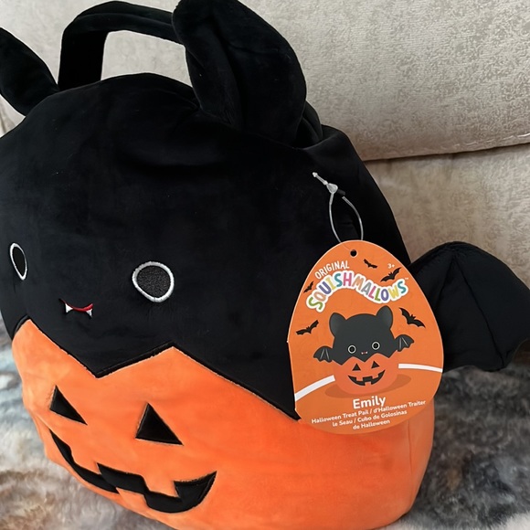 🎃🪣🦇 Squishmallows Emily the Bat Halloween Pail! 12” NWT - Picture 3 of 5